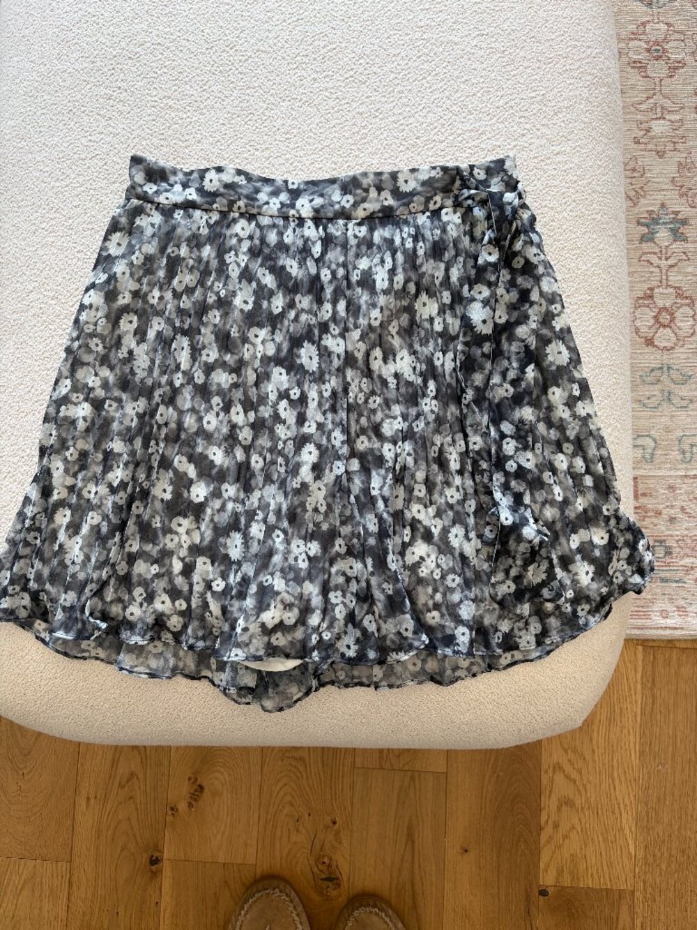 Club Monaco Floral Pleated Skort Gray White Size 2, Never Worn